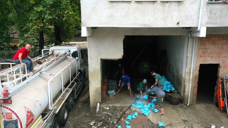 Bartın'da selden zarar görenlerin yaraları ekiplerin yardımıyla sarılıyor G4