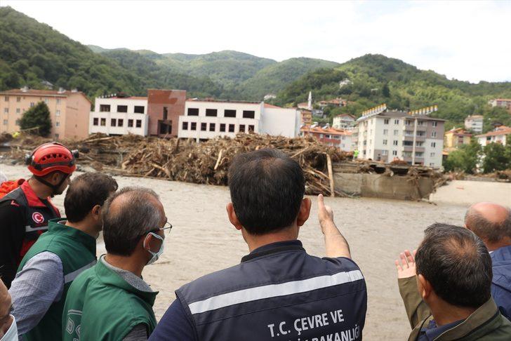 Çevre ve Şehircilik Bakanı Kurum sel felaketinin yaşandığı Bozkurt'ta incelemelerini sürdürdü G1