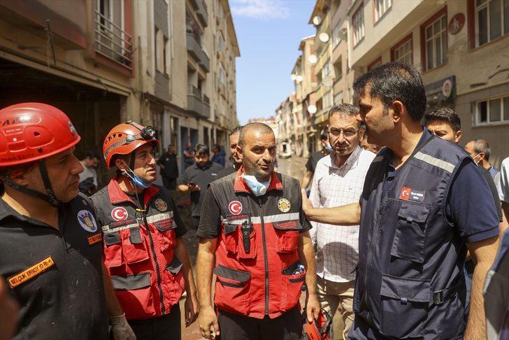 Çevre ve Şehircilik Bakanı Kurum sel felaketinin yaşandığı Bozkurt'ta incelemelerini sürdürdü G2
