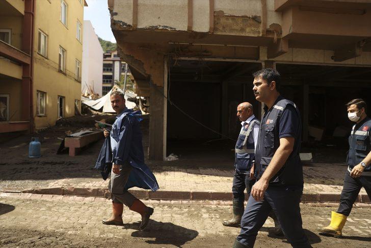 Çevre ve Şehircilik Bakanı Kurum sel felaketinin yaşandığı Bozkurt'ta incelemelerini sürdürdü G3