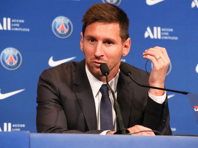 Messi'nin burnunu sildiği peçete satışta