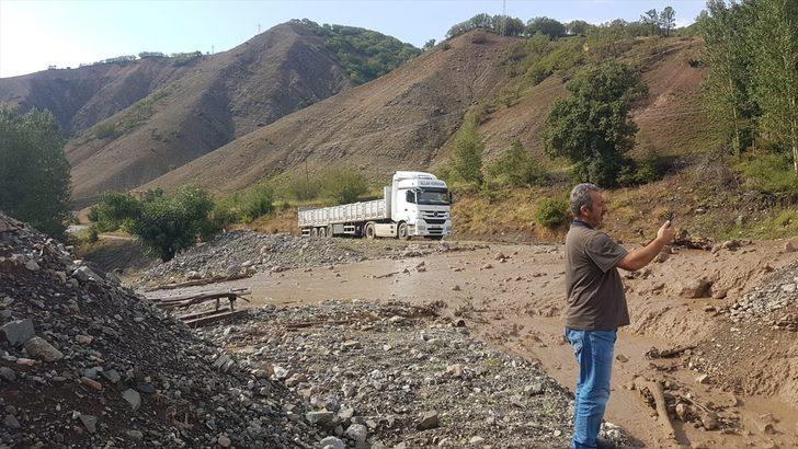 Bingöl'de Yedisu-Karlıova kara yolu sel nedeniyle ulaşıma kapandı G2