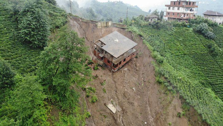 Görüntü Rize'den! Heyelan 3 katlı binayı böyle sürükledi G1