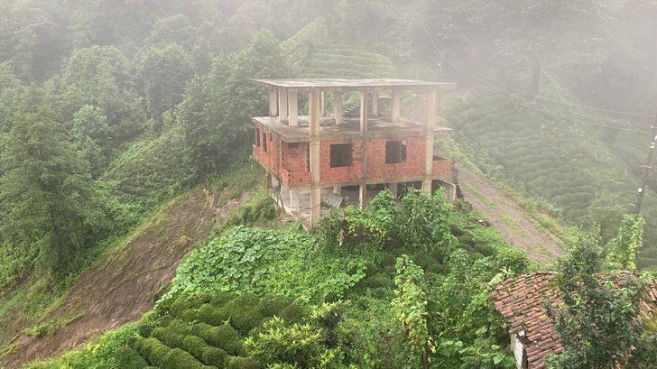 Görüntü Rize'den! Heyelan 3 katlı binayı böyle sürükledi G3