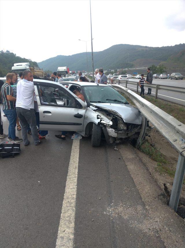 Samsun'da otomobilin bariyere çarpması sonucu bir kişi öldü, iki kişi yaralandı