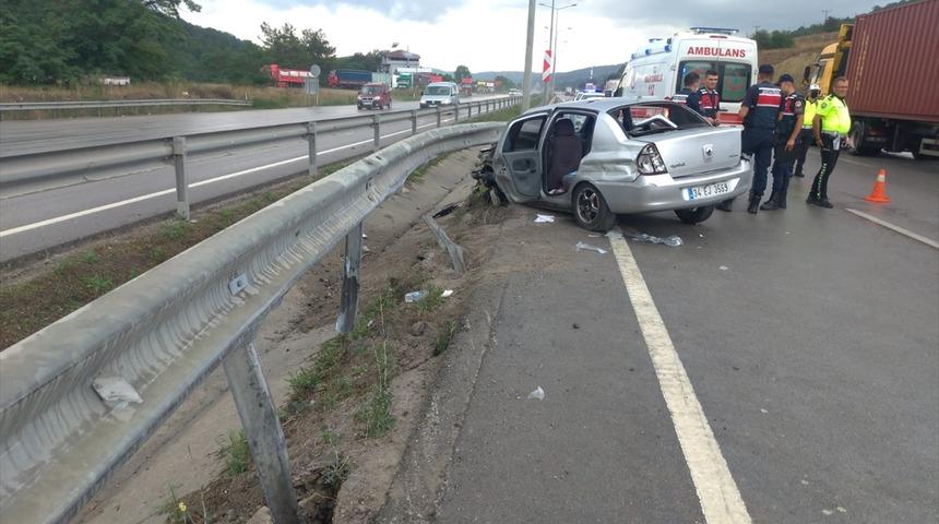 Samsun'da otomobilin bariyere çarpması sonucu bir kişi öldü, iki kişi yaralandı