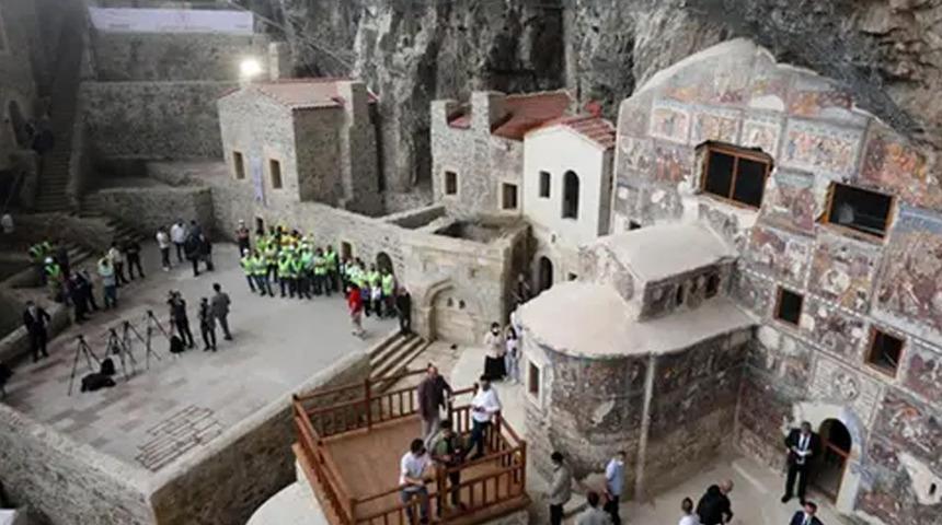 Sümela Manastırı'ndaki ayine katılacaktı! Yorgos Vartihimadis Türkiye'ye alınmadı