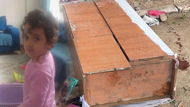 Kahreden ölüm! Oyun oynarken ahşap dolabın altında kaldı