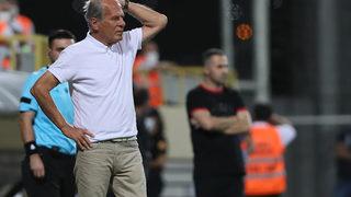  Mustafa Denizli: Bu futbolu geliştirerek sürdürmek istiyoruz