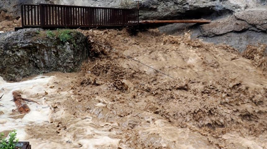 Meteoroloji'den Karadeniz i&ccedil;in sarı ve turuncu uyarı! &Ccedil;ok kuvvetli olacak (15 Ağustos yurtta hava durumu)
