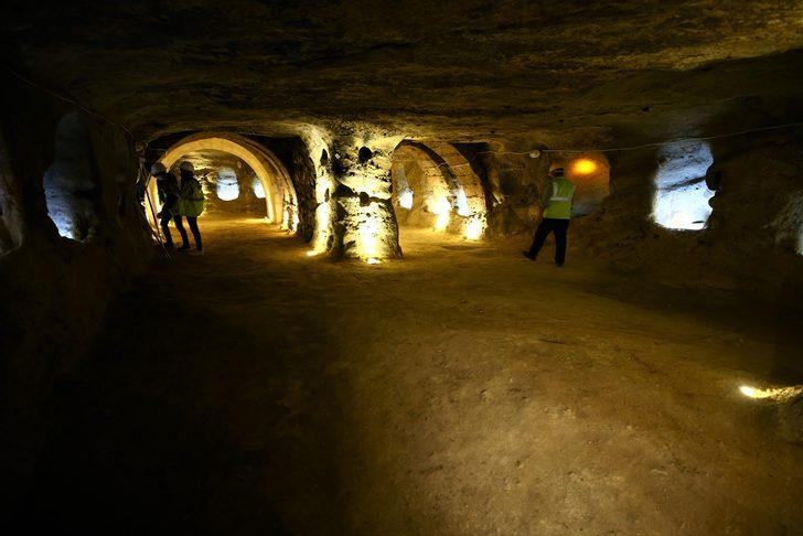 Tarihi yamaç yerleşimi Kayaşehir'de ortaya çıkarılan at ahırı müzeye dönüştürülüyor G2