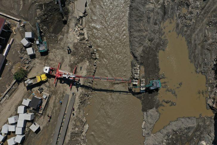 Kastamonu'nun Bozkurt ilçesindeki Ezine Çayı üzerine seyyar köprü inşa ediliyor G5