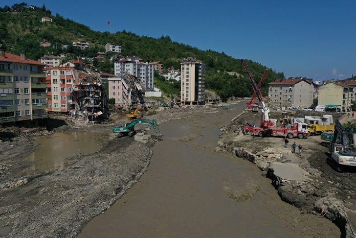 Kastamonu'nun Bozkurt ilçesindeki Ezine Çayı üzerine seyyar köprü inşa ediliyor G3