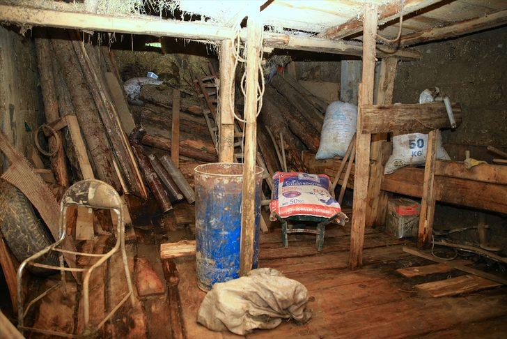 Selden kurtardığı 9 günlük "Garip" isimli buzağısına evinde sevgiyle bakıyor G4