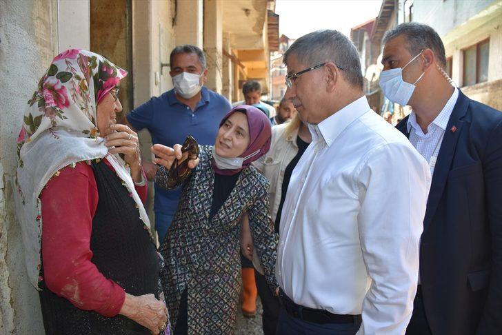 Gelecek Partisi Genel Başkanı Davutoğlu, Bartın'da sel bölgesinde incelemelerde bulundu: G1