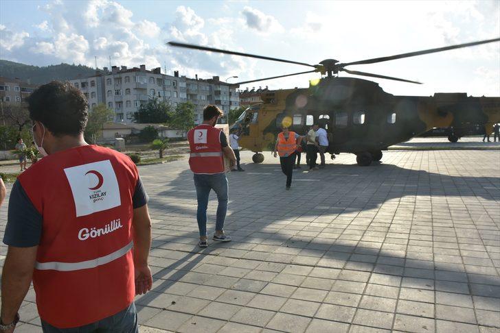 Sel felaketinin yaşandığı Bozkurt'ta köylere helikopterle erzak yardımı yapılıyor G2