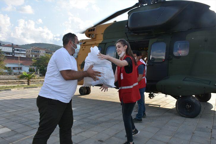 Sel felaketinin yaşandığı Bozkurt'ta köylere helikopterle erzak yardımı yapılıyor G3