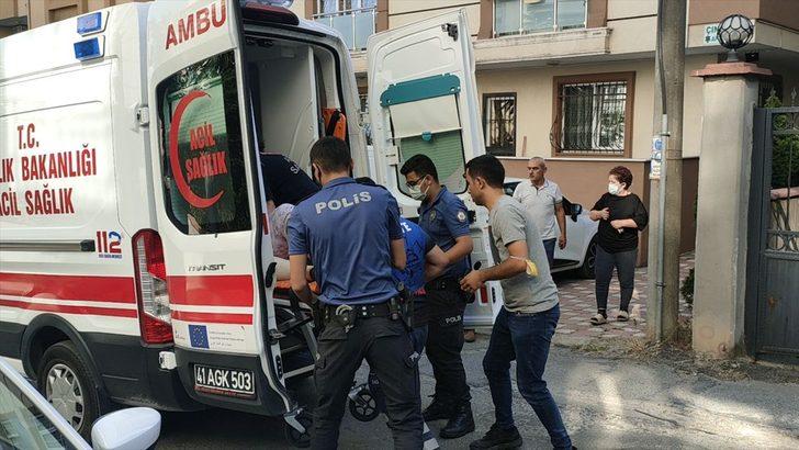 GÜNCELLEME 2 - Kocaeli'deki bıçaklı kavgada iki komşularını öldürdükleri iddiasıyla yakalanan anne ile oğlu tutuklandı G5