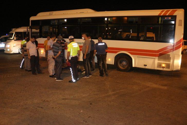 Adana'da arkadaşını bıçakla yaraladığı iddia edilen şüpheliye olay yerinden kaçarken otobüs çarptı G1