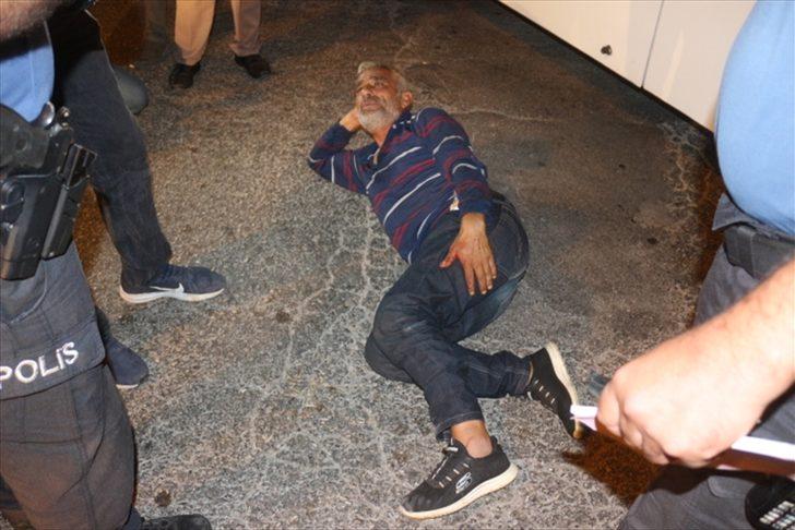 Adana'da arkadaşını bıçakla yaraladığı iddia edilen şüpheliye olay yerinden kaçarken otobüs çarptı G2