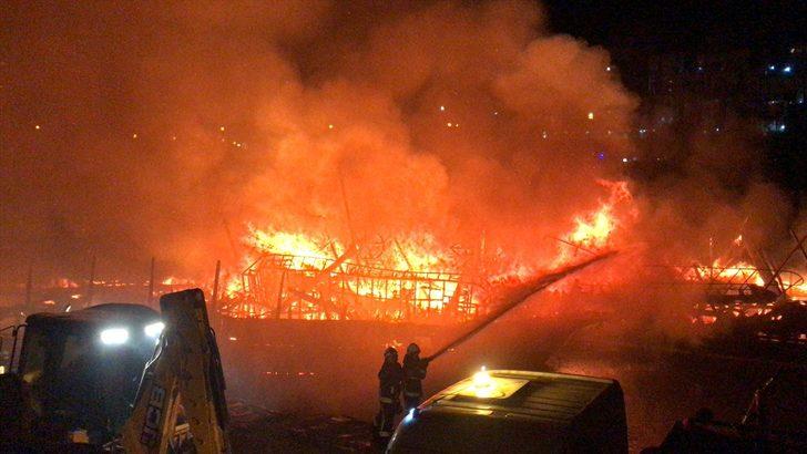 Alanya'da tur teknelerinde yangın çıktı G3
