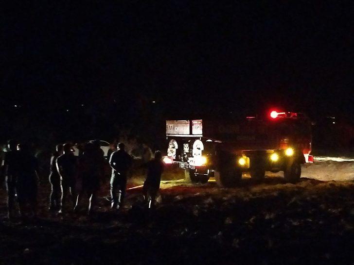 GÜNCELLEME - Çanakkale'nin Ezine ilçesinde çıkan orman yangını kontrol altına alındı G3