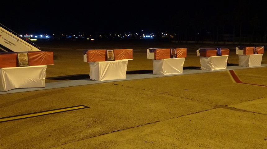 Orman yangınında hayatını kaybeden 5 Rus mürettebatın cenazeleri törenle uğurlandı