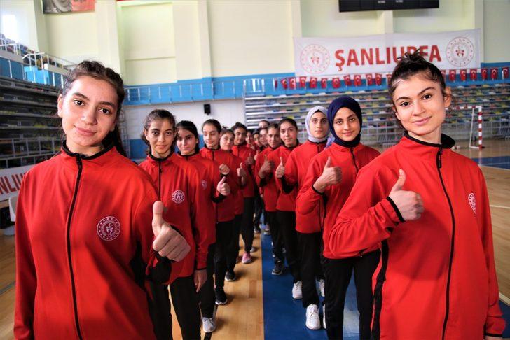 Şanlıurfa'da toprak sahada antrenman yapan "Güneşin Çocukları", spor salonuna geçmenin mutluluğunu yaşıyor G3
