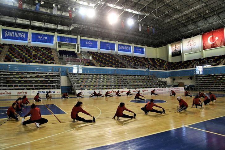 Şanlıurfa'da toprak sahada antrenman yapan "Güneşin Çocukları", spor salonuna geçmenin mutluluğunu yaşıyor G4