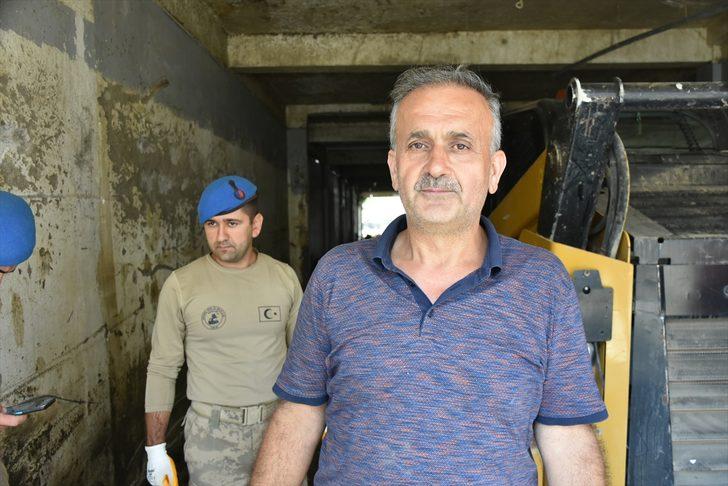 Kapıldığı selden bir iş yerinin balkonuna tutunarak kurtulan esnaf yaşadıklarını unutamıyor: G2