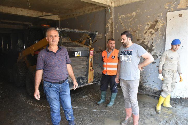 Kapıldığı selden bir iş yerinin balkonuna tutunarak kurtulan esnaf yaşadıklarını unutamıyor: G3