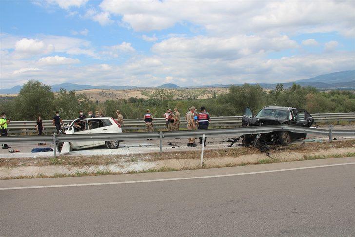 Amasya'da 2 otomobilin çarpıştığı kazada 2 kişi öldü, 5 kişi yaralandı G2