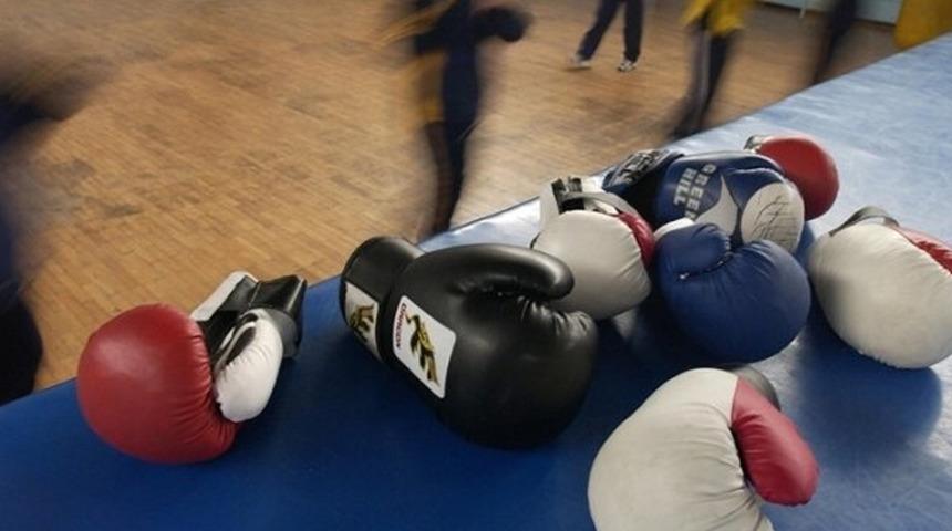 Muhammed Ali'nin torunu Nico Ali Walsh, ilk maçını nakavtla kazandı