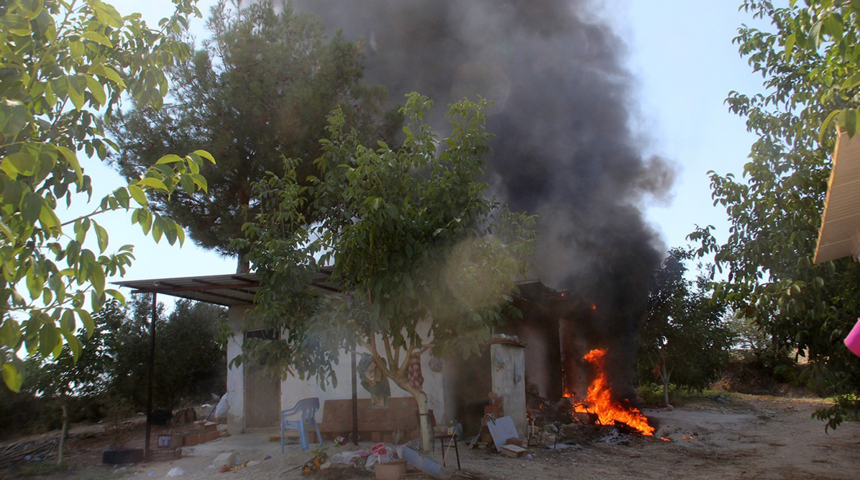 Ev yapımı salça yapmak isterken kapalı garajı yaktılar! Çıkan yangın paniğe neden oldu