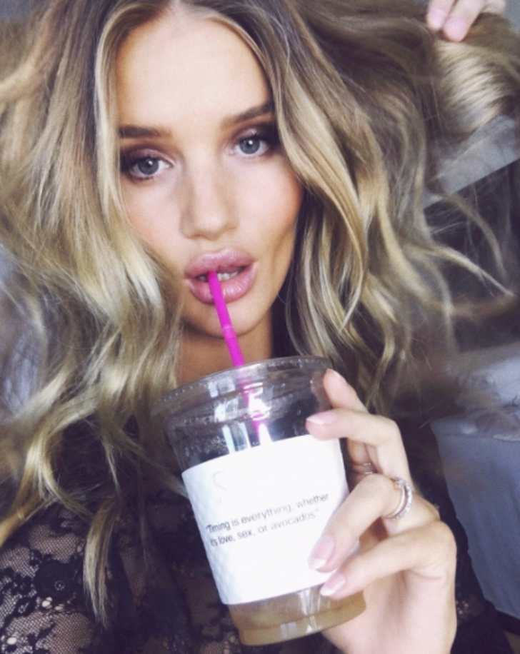 Rosie Huntington-Whiteley'den 5'inci yıla özel poz G4