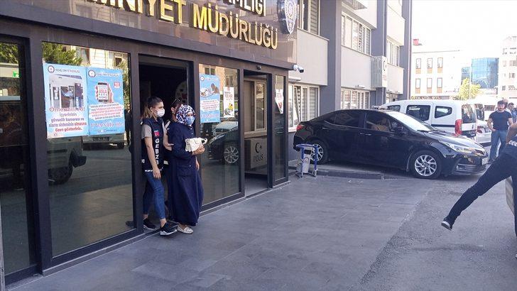 GÜNCELLEME 2 - Kocaeli'deki bıçaklı kavgada iki komşularını öldürdükleri iddiasıyla yakalanan anne ile oğlu tutuklandı G4