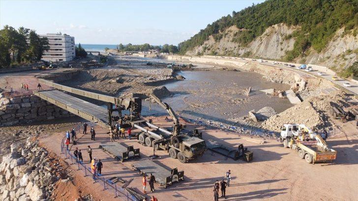 Türk Silahlı Kuvvetlerinin "Hafif Alaşımlı Sabit Köprü"sü sel felaketinin yaşandığı Ayancık Deresi'ne kuruldu G1