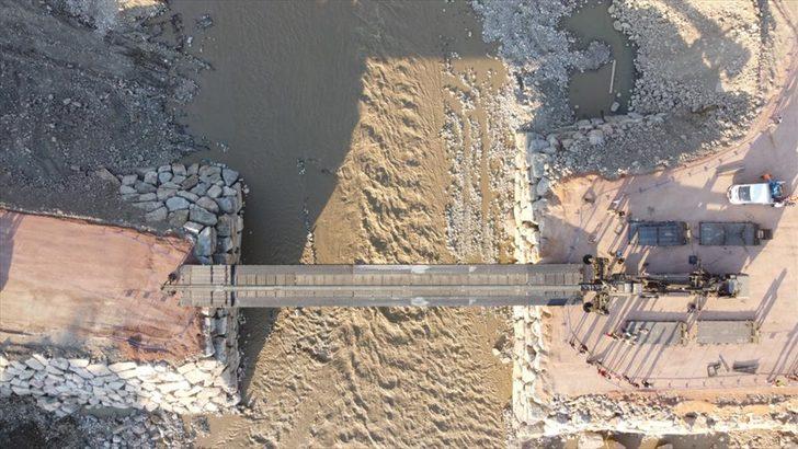 Türk Silahlı Kuvvetlerinin "Hafif Alaşımlı Sabit Köprü"sü sel felaketinin yaşandığı Ayancık Deresi'ne kuruldu G4