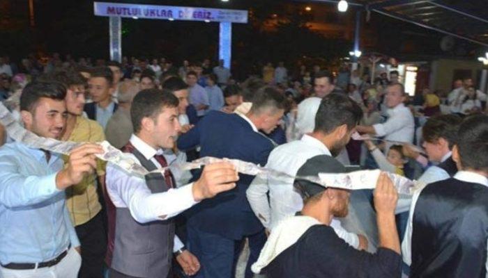 Düğün takısını 40 kişi zor taşıdı