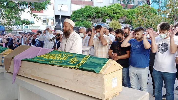 GÜNCELLEME 2 - Kocaeli'deki bıçaklı kavgada iki komşularını öldürdükleri iddiasıyla yakalanan anne ile oğlu tutuklandı G1