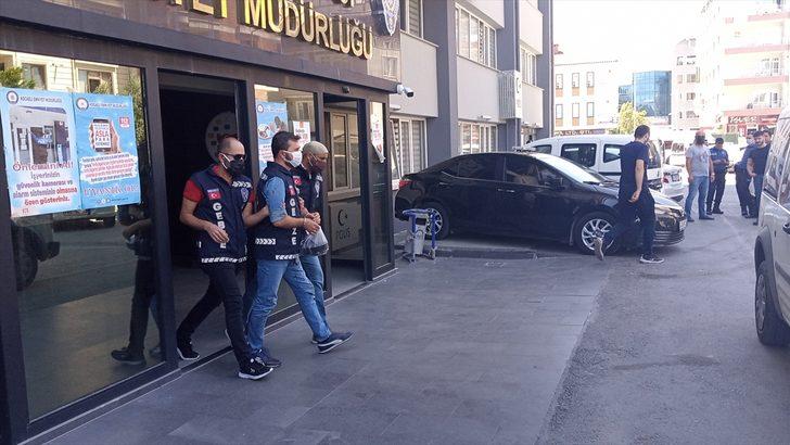 GÜNCELLEME 2 - Kocaeli'deki bıçaklı kavgada iki komşularını öldürdükleri iddiasıyla yakalanan anne ile oğlu tutuklandı G3