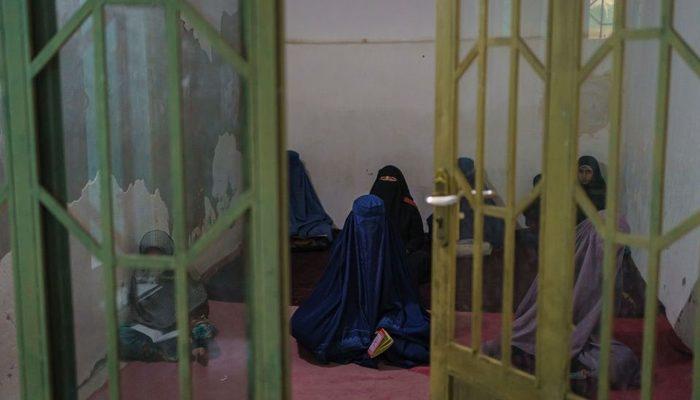 Taliban'ın tehdidi altındaki kadınlar anlatıyor: Bizi öldürmeye geliyorlar
