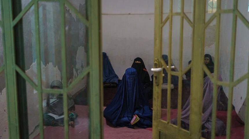 Taliban'ın tehdidi altındaki kadınlar anlatıyor: Bizi &ouml;ld&uuml;rmeye geliyorlar