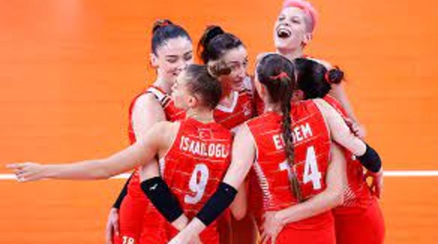 A Milli Kadın voleybolcular Romanya'ya gitti
