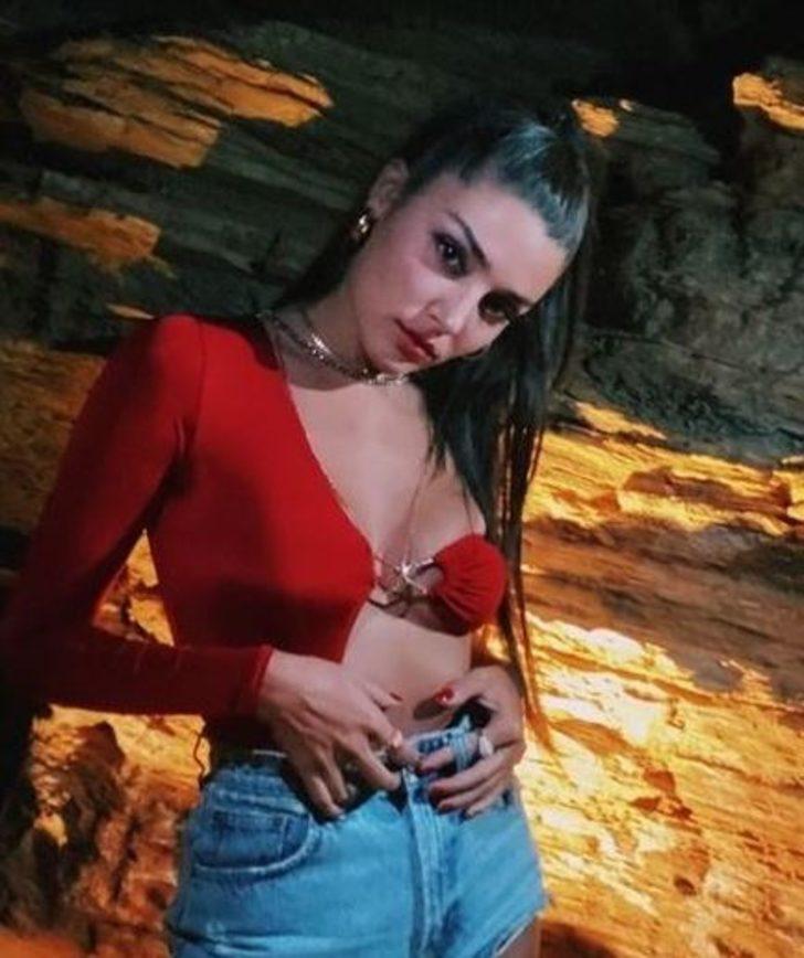 Hande Erçel şortunun düğmelerini açıp poz verdi  G1