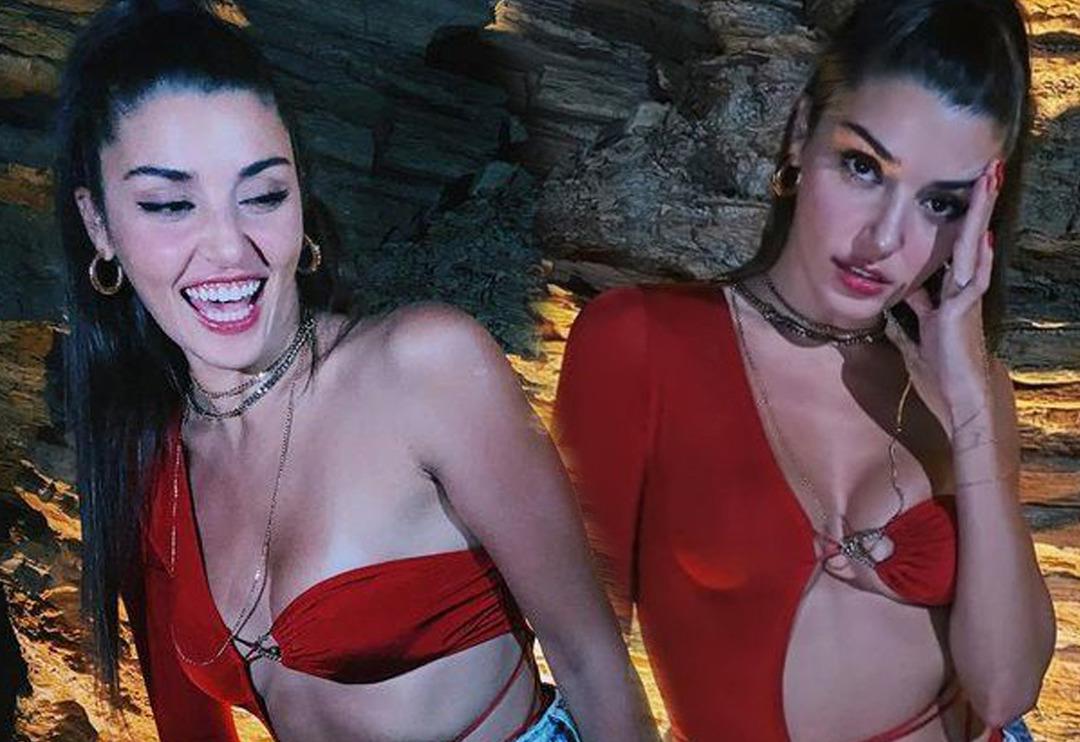 Hande Er&ccedil;el şortunun d&uuml;ğmelerini a&ccedil;ıp poz verdi 