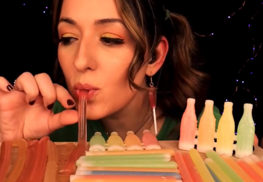 Son d&ouml;nemde Youtube&rsquo;da pop&uuml;ler hale gelen T&uuml;rk&ccedil;e ASMR kanalları! Dinleyen herkesi rahatlatıyor