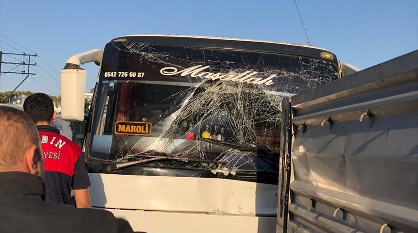 Aydın'da işçi servisi ile tır çarpıştı: 11 yaralı