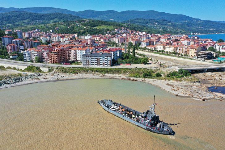 Çıkarma gemisiyle iş makinelerinin selden etkilenen Türkeli'ne sevkiyatına devam edildi G1