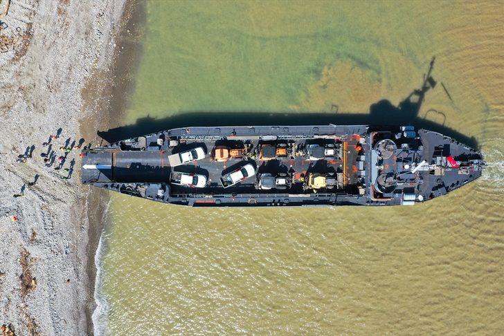 Çıkarma gemisiyle iş makinelerinin selden etkilenen Türkeli'ne sevkiyatına devam edildi G2